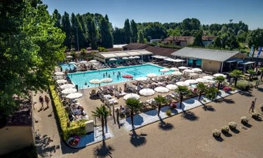 hu Venezia Camping in Town